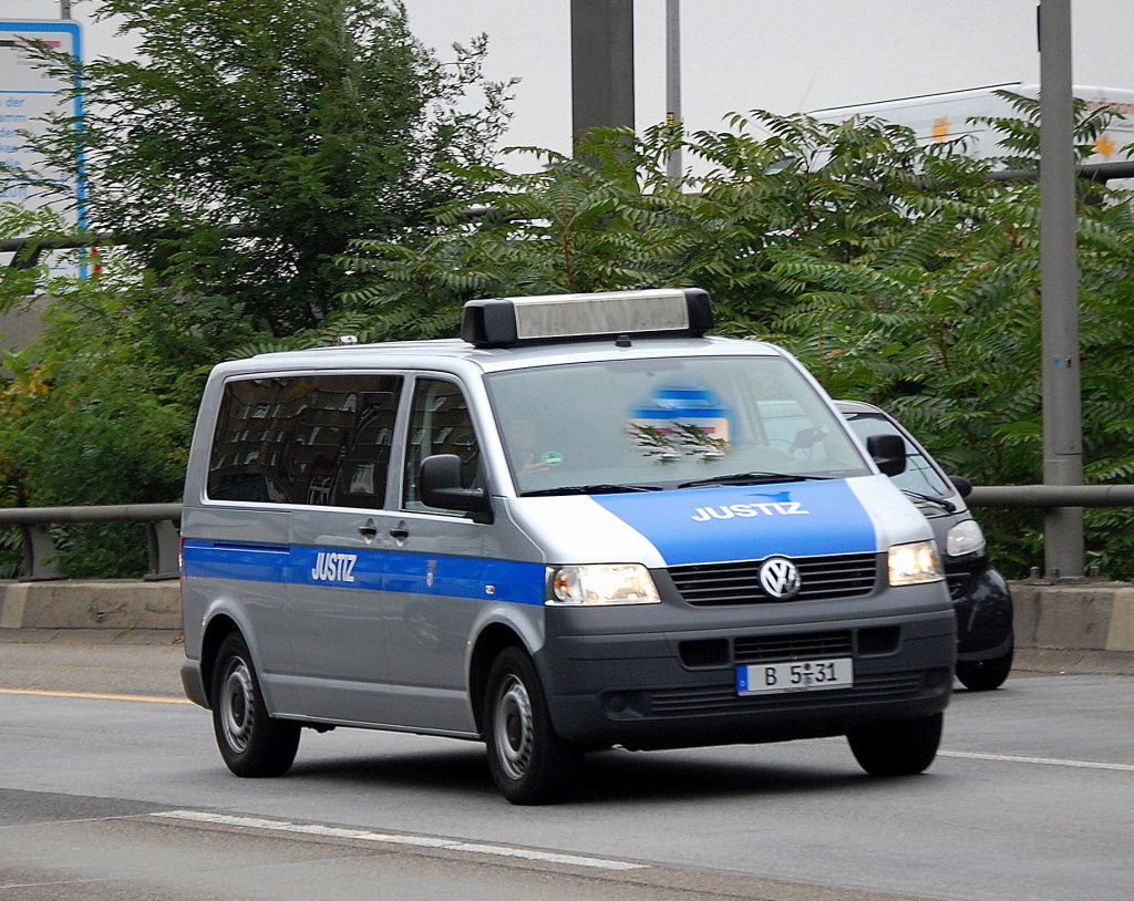 VW T5 Transporter derBerliner Justiz, 06.10.09 Berliner Stadtautobahn H�he Spandauer Damm Br�cke.