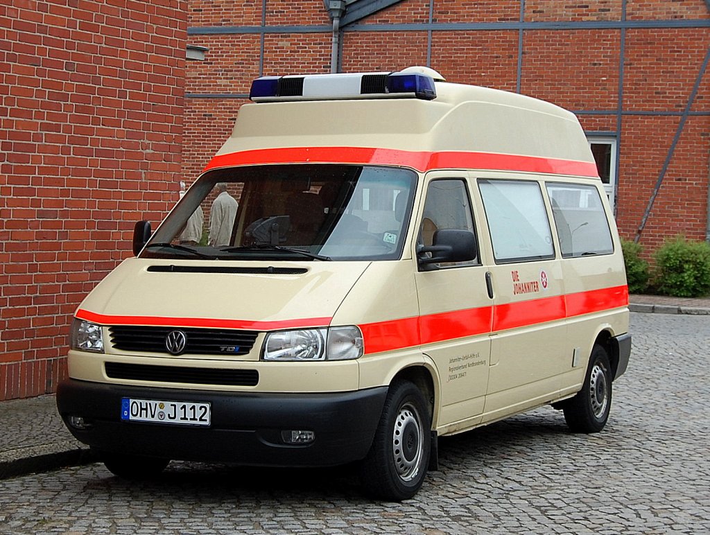 VW TDI Krankentransportwagen der Johanniter, Kreisverband Nordbrandenburg, 16.05.09 Tag der offenen T�r Bombardierwerke Hennigsdorf.