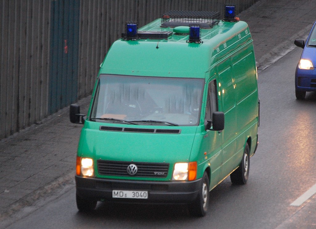 VW TDI Transporter der Polizei aus Magdeburg (Sachsen Anhalt), 13.01.11 Berliner Stadtautobahn H�he Knobelsdorffstr.