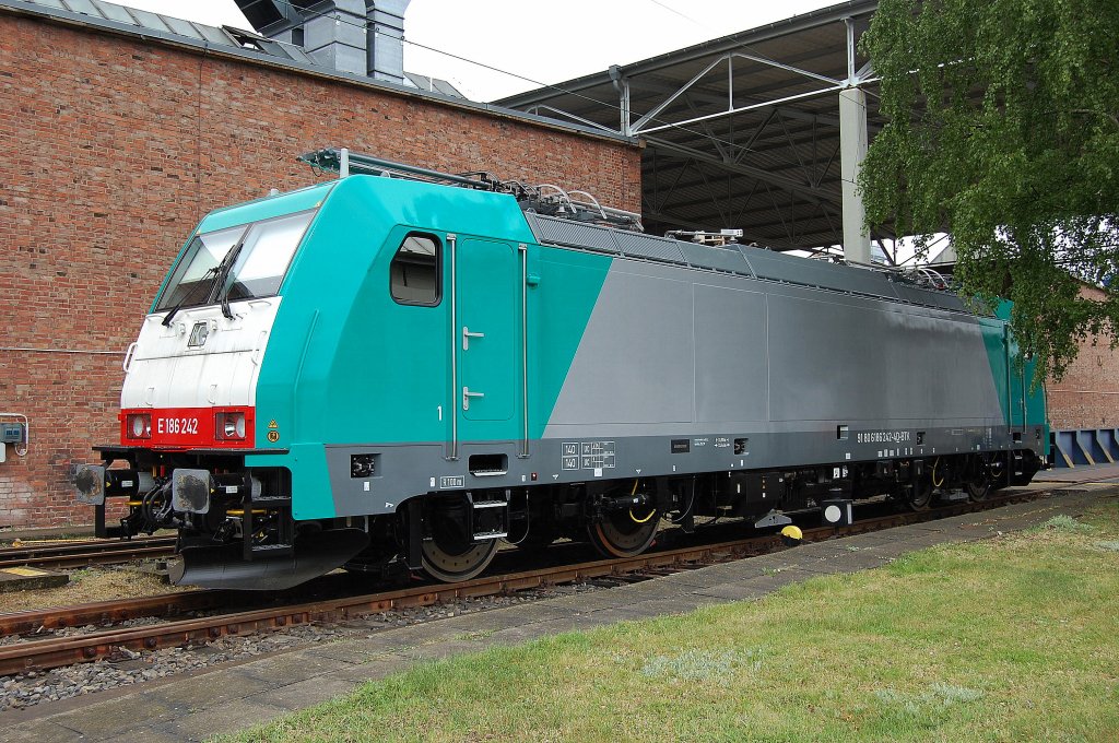 Weitere Lok am Tag der offenen T�r im Bombardier Werk Hennigsdorf war Alpha Trains Lok E 186 242 (91 80 6186 242-4 D-BTK, Bj.2009), 16.05.09 