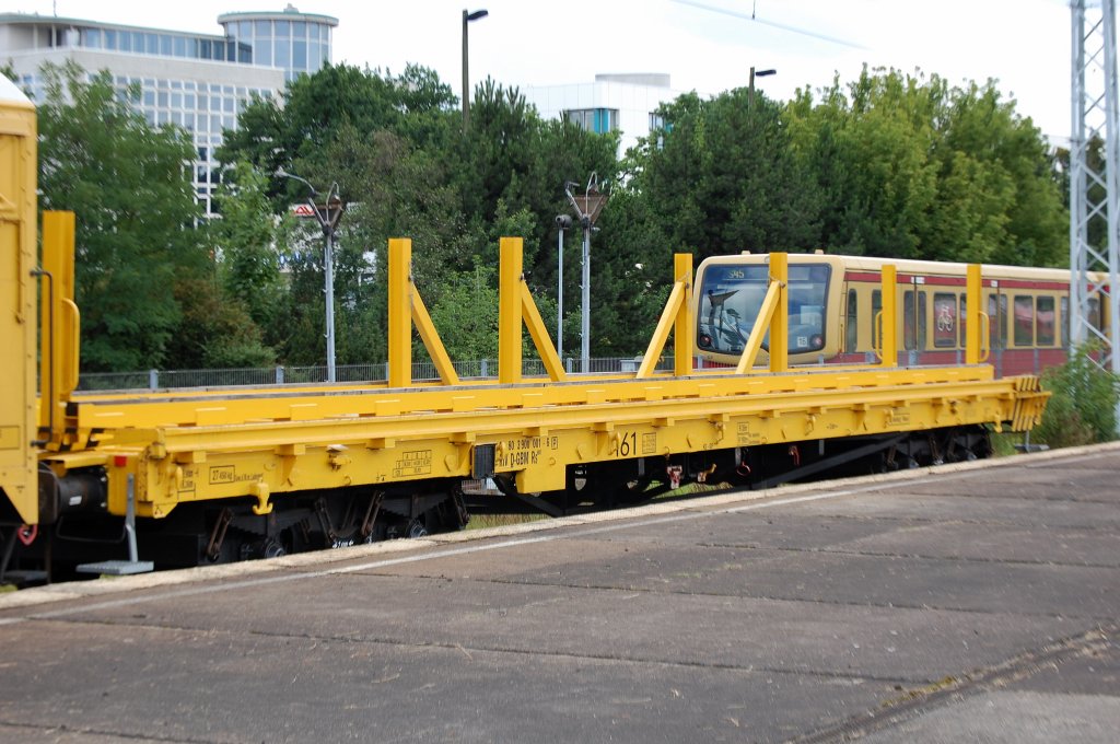 Weiterer Schutzwagen? bzw. Spezialwagen der GBM Wiebe Gleisbaumaschinen GmbH mit der Nr. 31 RIV 80 D-GBM 3 900-6(P) Rs 680, 19.07.08 Bhf. Flughafen Berlin-Sch�nefeld.