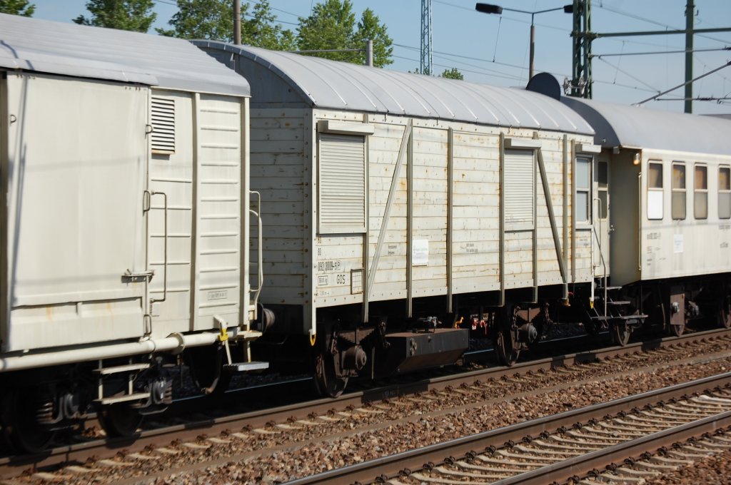 Weiterer Spezialwagen des Unkrautvernichtungszuges der Fa. Bayer mit der Nr. 60 80 092 3009-5(P) Heimatbahnhof Bergkamen, 10.05.12 Bhf. Flughafen Berlin-Sch�nefeld.