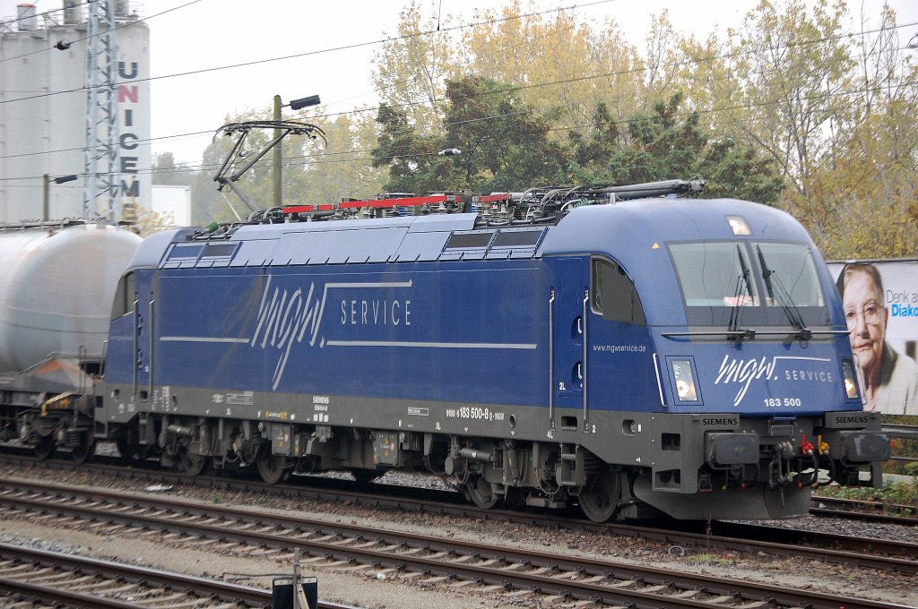 Zeitweise an EGP verliehen, mgw 183 500 (92 80 6183 500-8 D-MGW, Bj. 2008) am 23.10.09 mit Zementsilowagen am Zementwerk Berlin Greifswalder Str.