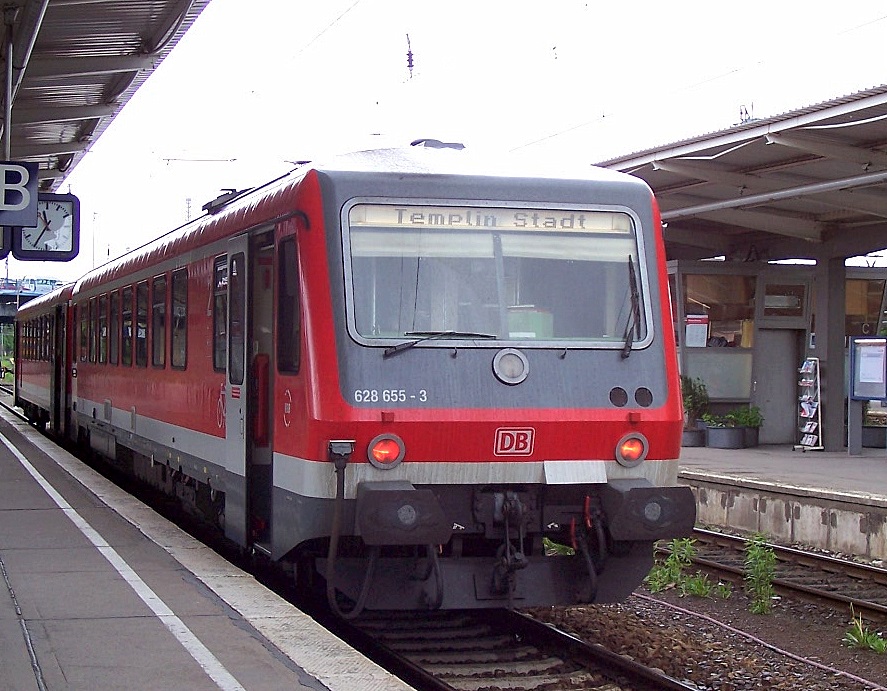 Zur Zeit des Bildes im Sommer 2006 noch im Planeinsatz, die BR 628 auf der Strecke von Berlin Lichtenberg nach Templin Stadt. Im Bild 628 655-3 im Bhf. Berlin-Lichtenberg.