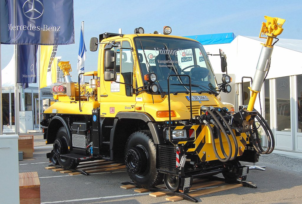 Zweiwege MB UNIMOG U400 als Rangierfahrzeug f�r die DB konzipiert, 24.09.10 InnoTrans 2010