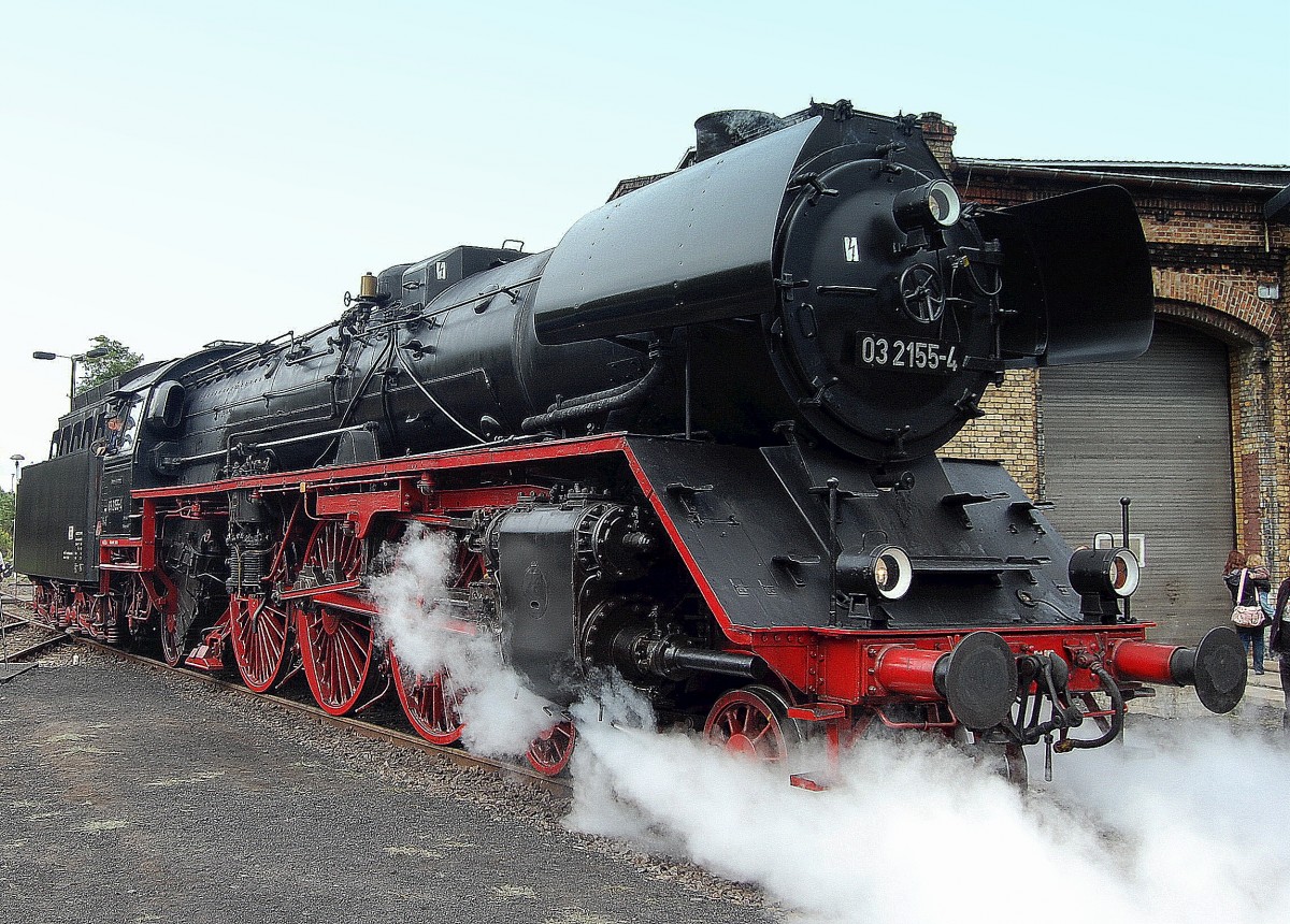 10. Berliner Eisenbahnfest im ehemaligen Bw. Berlin-Sch�neweide am 01.09.13, die WFL 03 2155-4 (90 80 0003 155-3 D-WFL) urspr�nglich von Borsig gebaut im Jahr 1934 f�hrt gerade von der Drehscheibe.