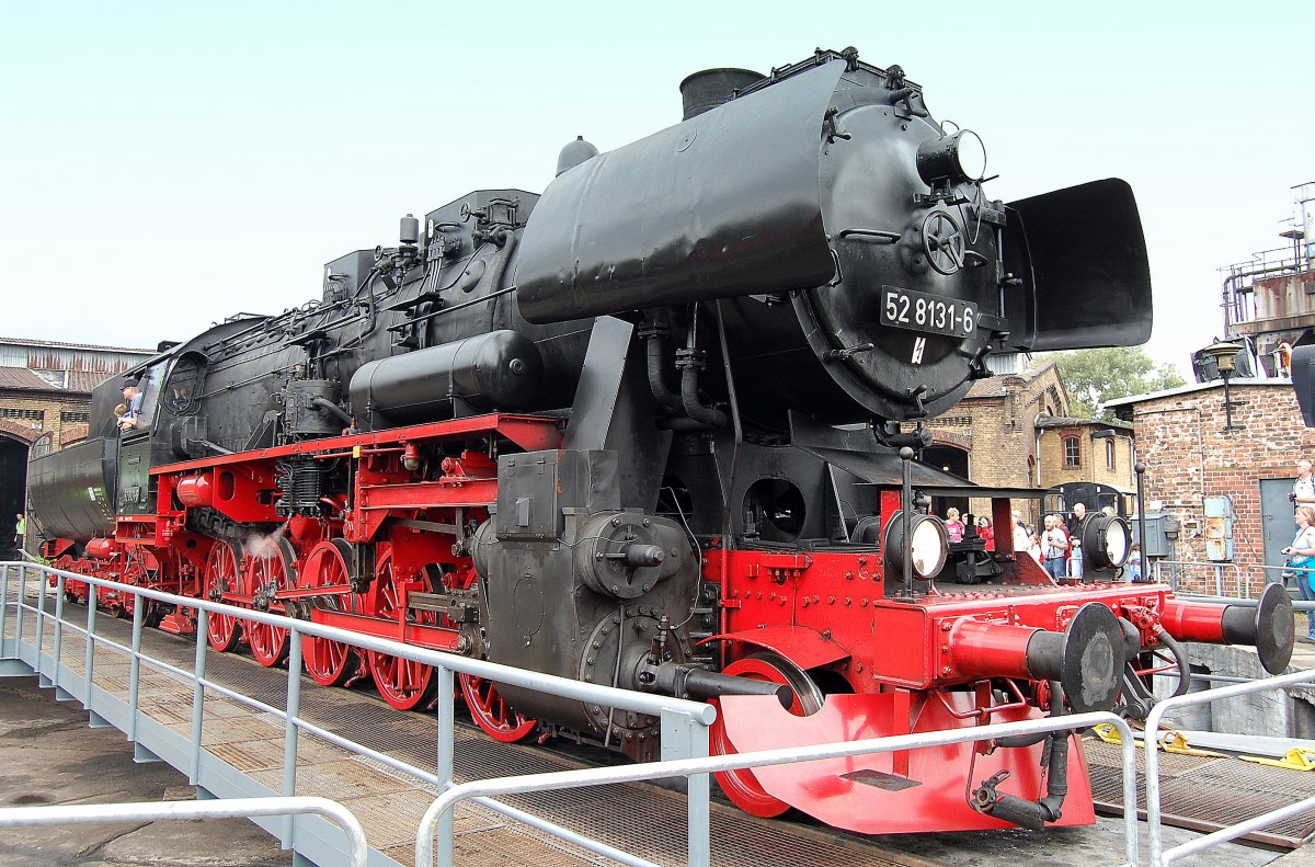 10. Berliner Eisenbahnfest im ehemaligen Bw. Berlin-Sch�neweide, die WFL Lok 52 8131-6 (90 80 0051 131-5 D-WFL) eine von der Fa. Jung im Jahr 1943 gebaute Dampflok auf der Drehscheibe am 01.09.13 