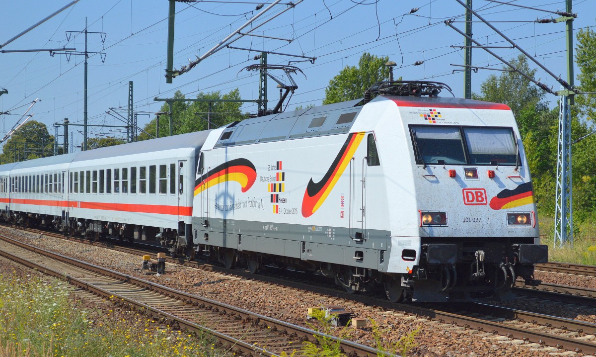 101 027-1  25 Jahre Deutsche Einheit  mit IC-Zuggarnitur Richtung Berlin-Rummelsbug am 03.08.15 Bhf. Flughafen Berlin-Schönefeld.