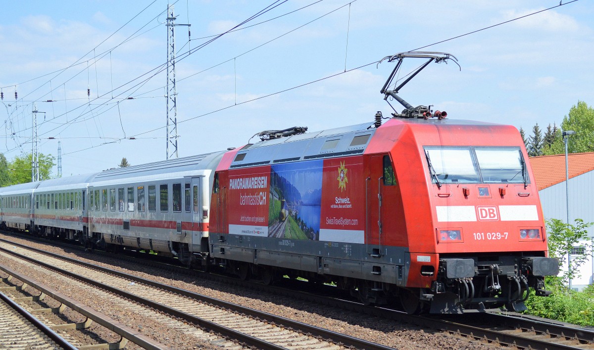 101 029-7 mit IC als Schublok Richtung Bernau am 22.05.15 Berlin-Karow.