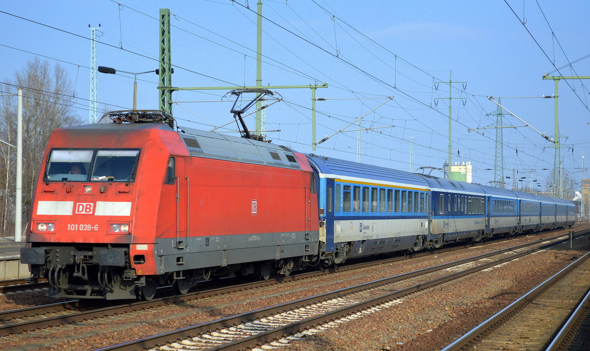 101 039-6 mit tschechischer EC-Wagengarnitur am 16.02.17 Bf. Flughafen Berlin-Schönefeld.