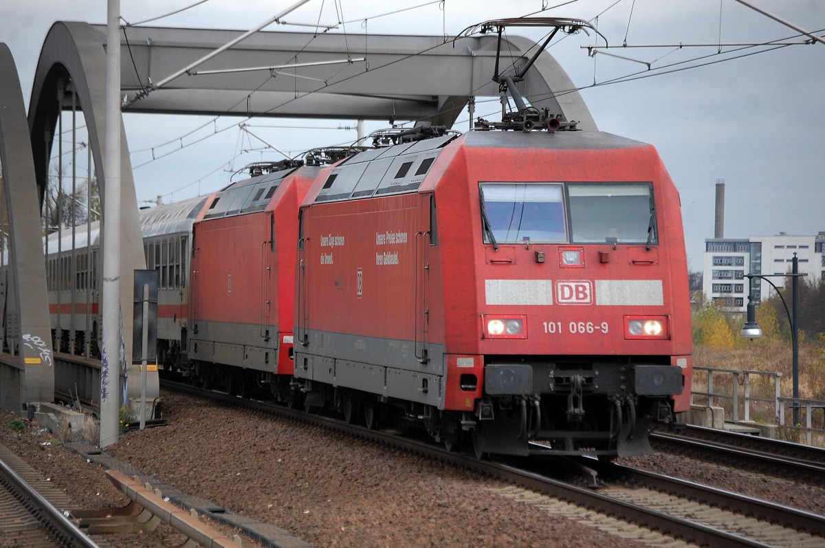 101 066-9 mit 101 XXX-X am Haken + IC Wagengarnitur am 05.11.13 Berlin-Pankow Richtung Bornholmer Str.