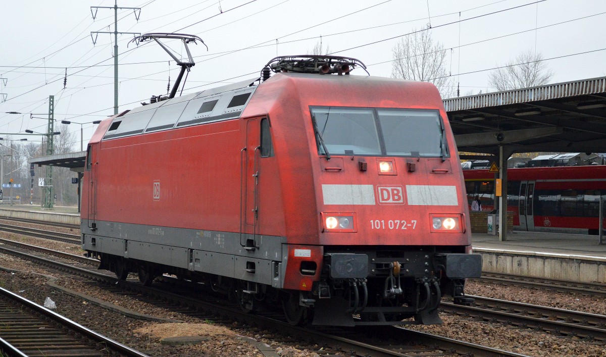 101 072-7 am 28.11.14 Bhf. Flughafen Berlin-Schönefeld.