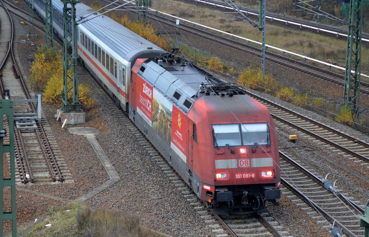 101 081-8 mit IC Richtung Berlin Hbf. (tief) am 21.11.14 Berlin-Putlitzbrücke. 