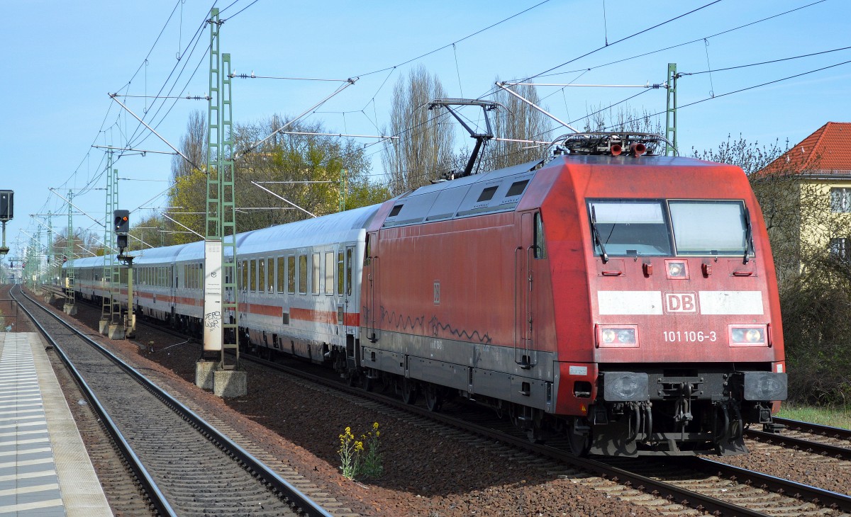 101 106-3 mit IC-Wagengarnitur auf dem Berliner Innenring Höhe Berlin-Jungfernheide.