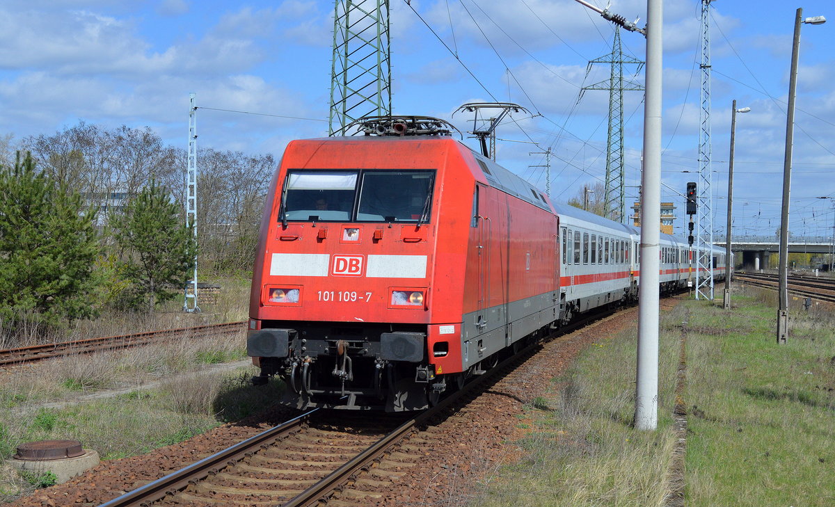 101 109-7 mit IC Wagengarnitur zur Bereitstellung am 20.04.16 Durchfahrt Bf. Flughafen Berlin-Schönefeld.