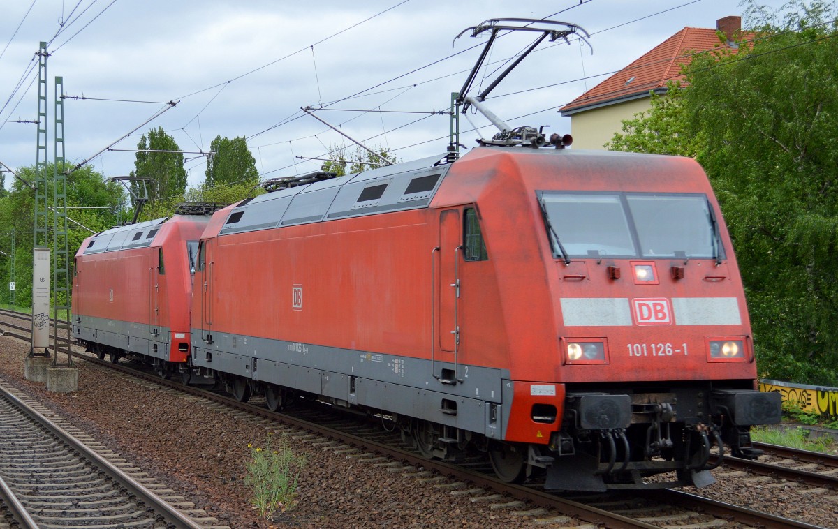 101 126-1 + 101 130-3 als Doppeltraktion Richtung Berlin-Grunewald auf dem Innenring Höhe Berlin-Jungfernheide, 10.05.15 