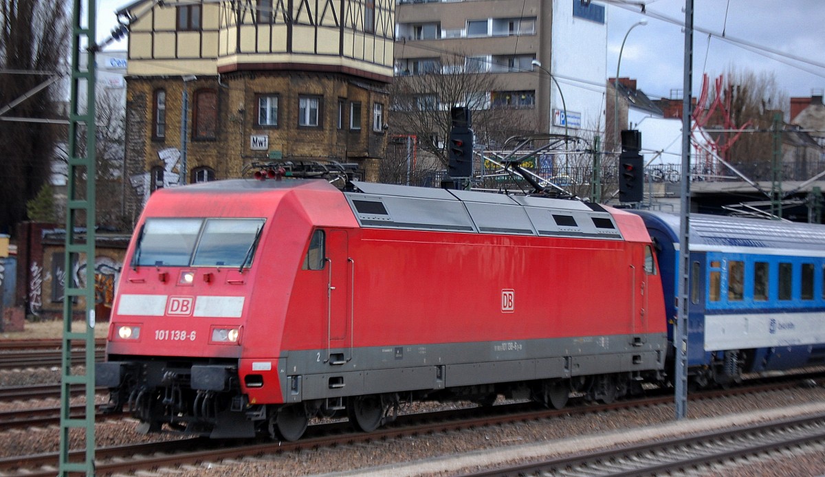 101 138-6 mit EC Richtung Berlin Hbf. (tief) am 12.02.14 Berlin-Beusselstr.