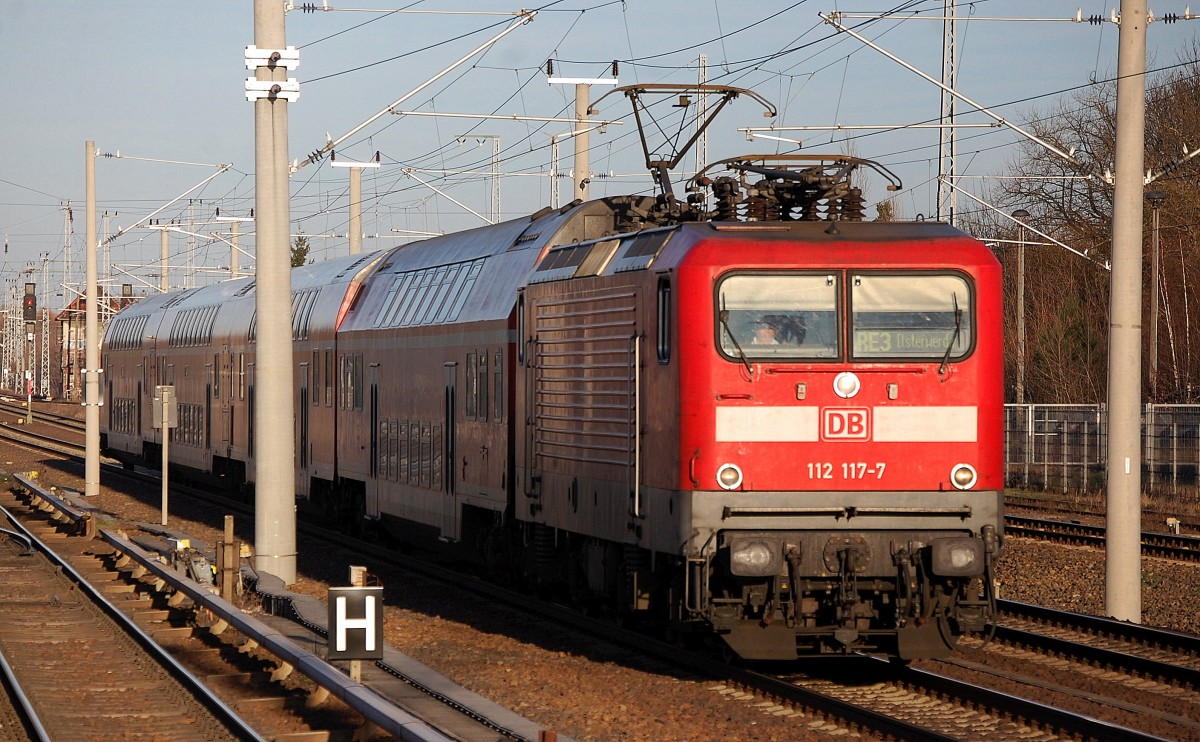 112 117-7 als RE3 nach Elsterwerda am 27.12.13 Berlin-Blankenburg.