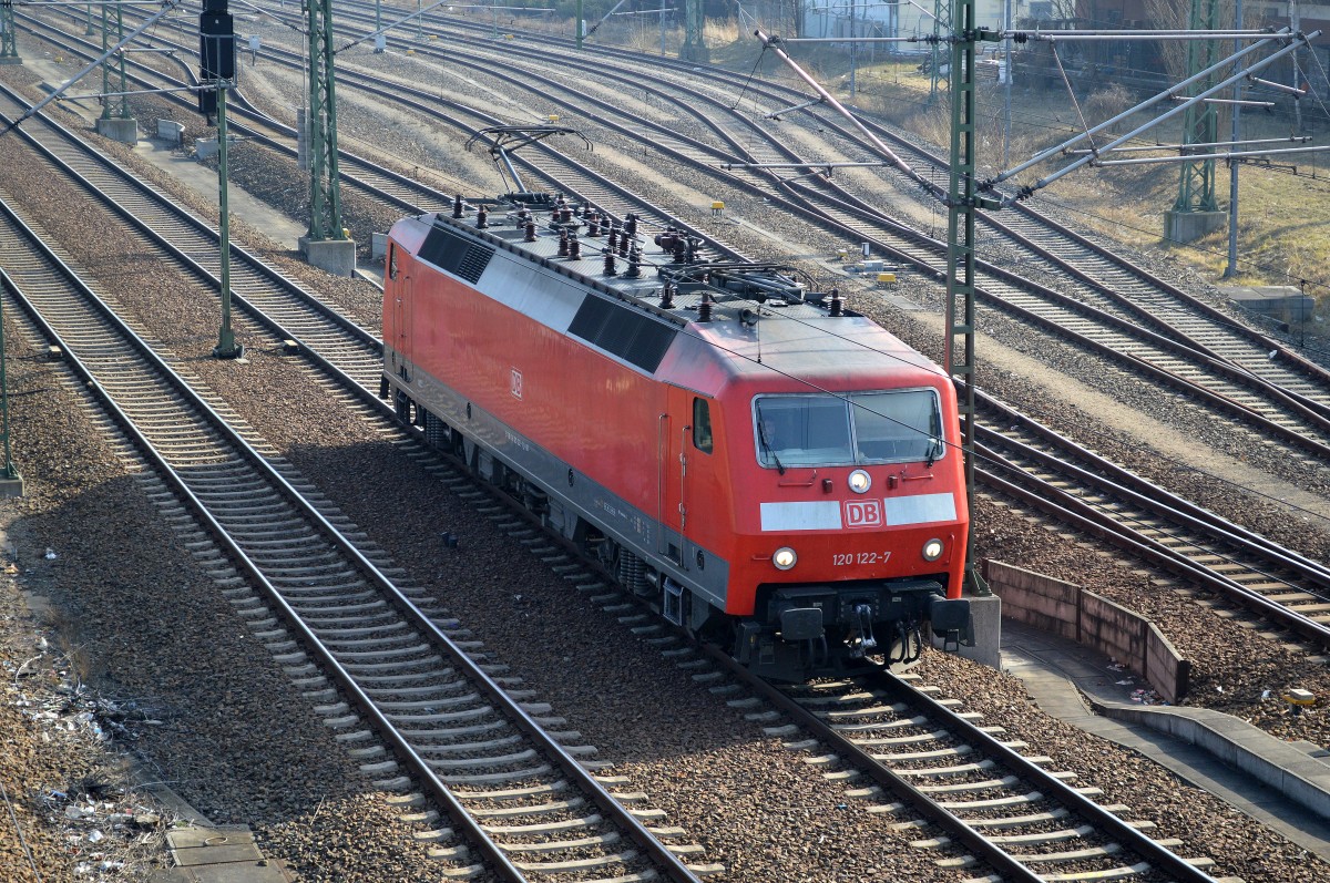 120 122-7 Richtung Berlin-Spandau am 14.03.14 Berlin-Beusselbrücke.