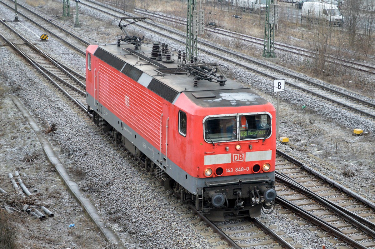 143 848-0 auf Dienstfahrt am 19.01.15 Berlin-Putlitzbrücke.