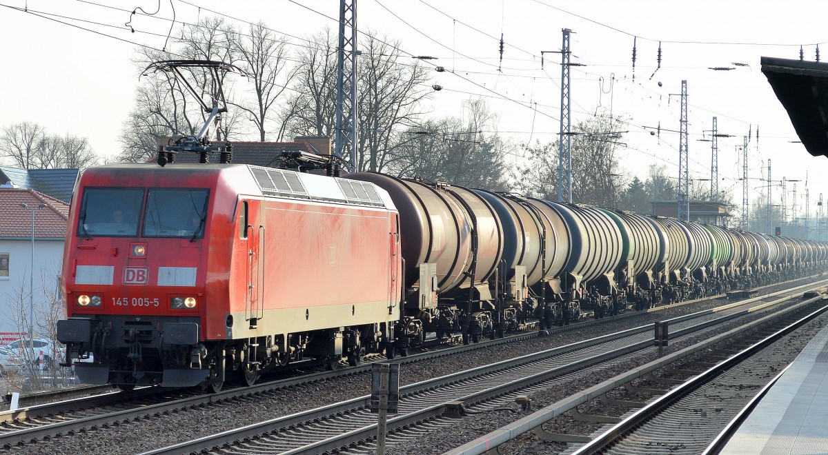 145 005-5 mit Kesselwagenzug Richtung Schwedt am 07.03.14 Berlin-Karow.