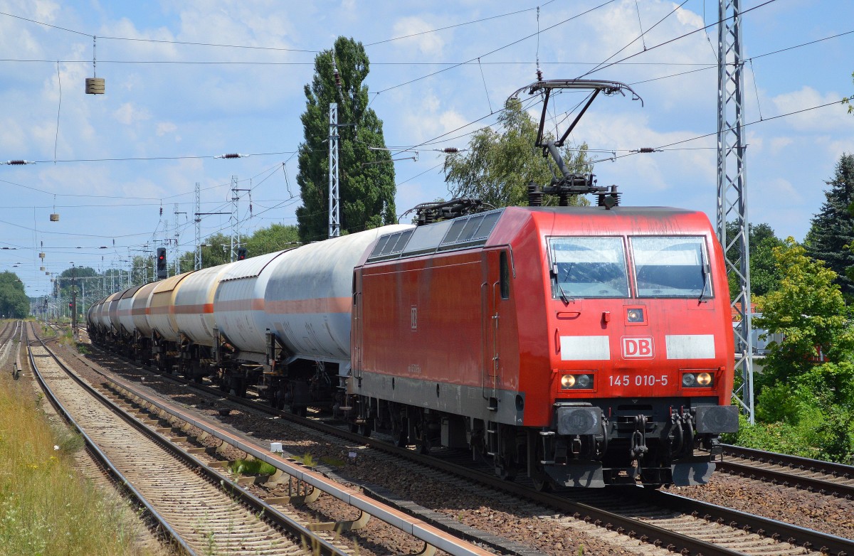 145 010-5 mit Kesselwagenzug am 10.07.14 Berlin-Karow.