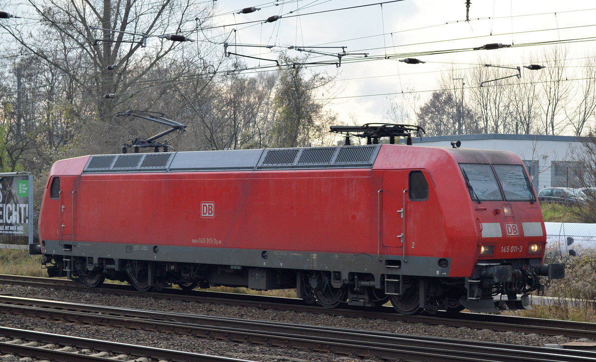 145 011-3 am 30.11.17 Richtung Industrieübergabe Nordost Berlin-Springpfuhl.