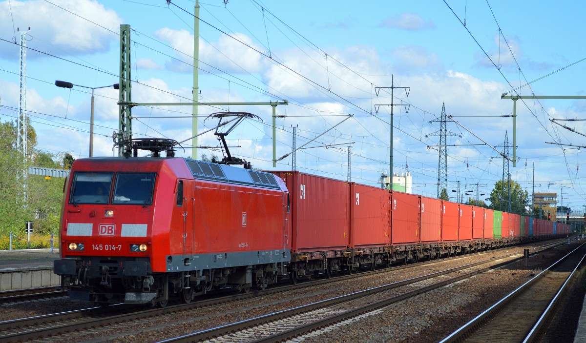145 014-7 mit Containerzug am 30.09.15 Durchfahrt Bhf. Flughafen Berlin-Schönefeld.