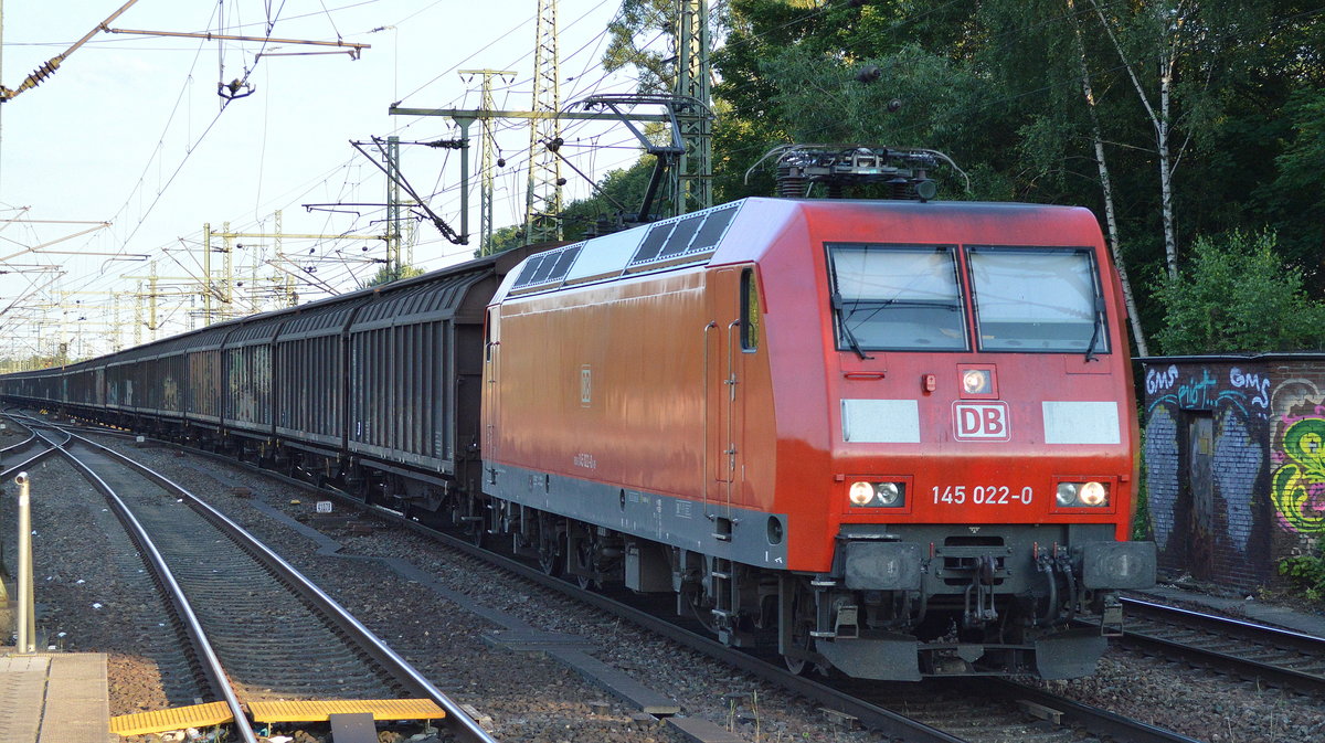 145 022-0 mit Ganzzug Schiebewandwagen am 19.06.17 Einfahrt zum hamburger Hafen im Bf. Hamburg-Harburg. 
