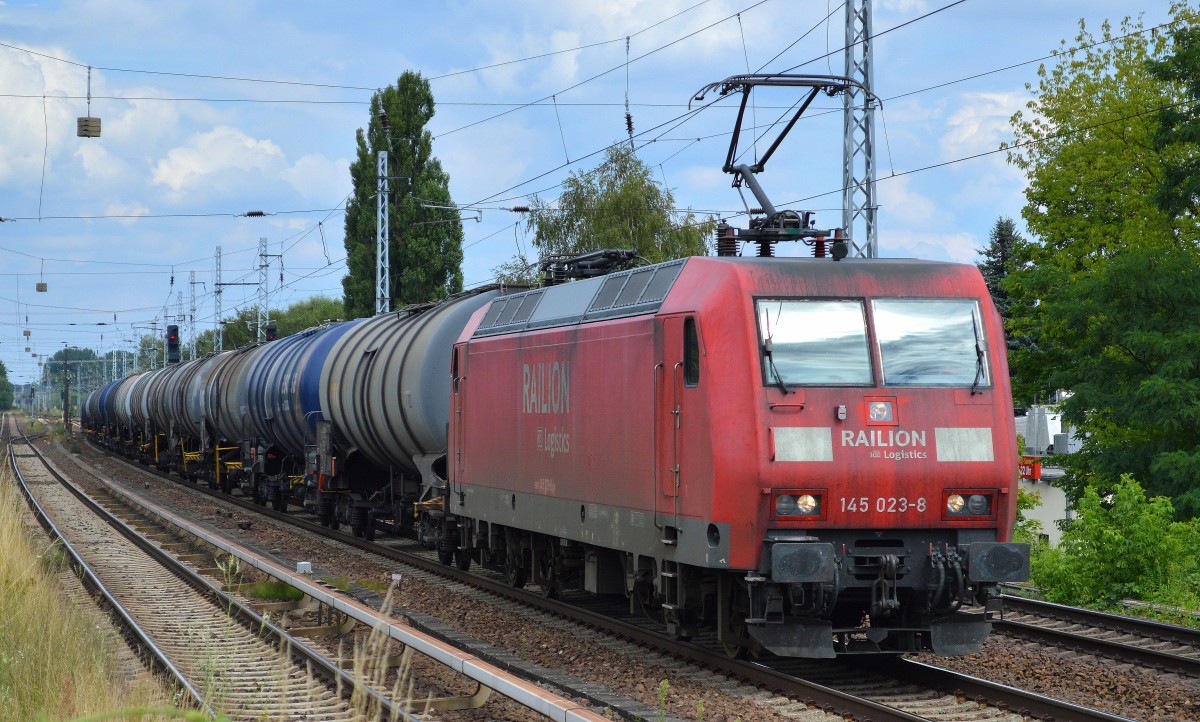 145 023-8 mit Kesselwagenzug am 16.07.14 Berlin-Karow.