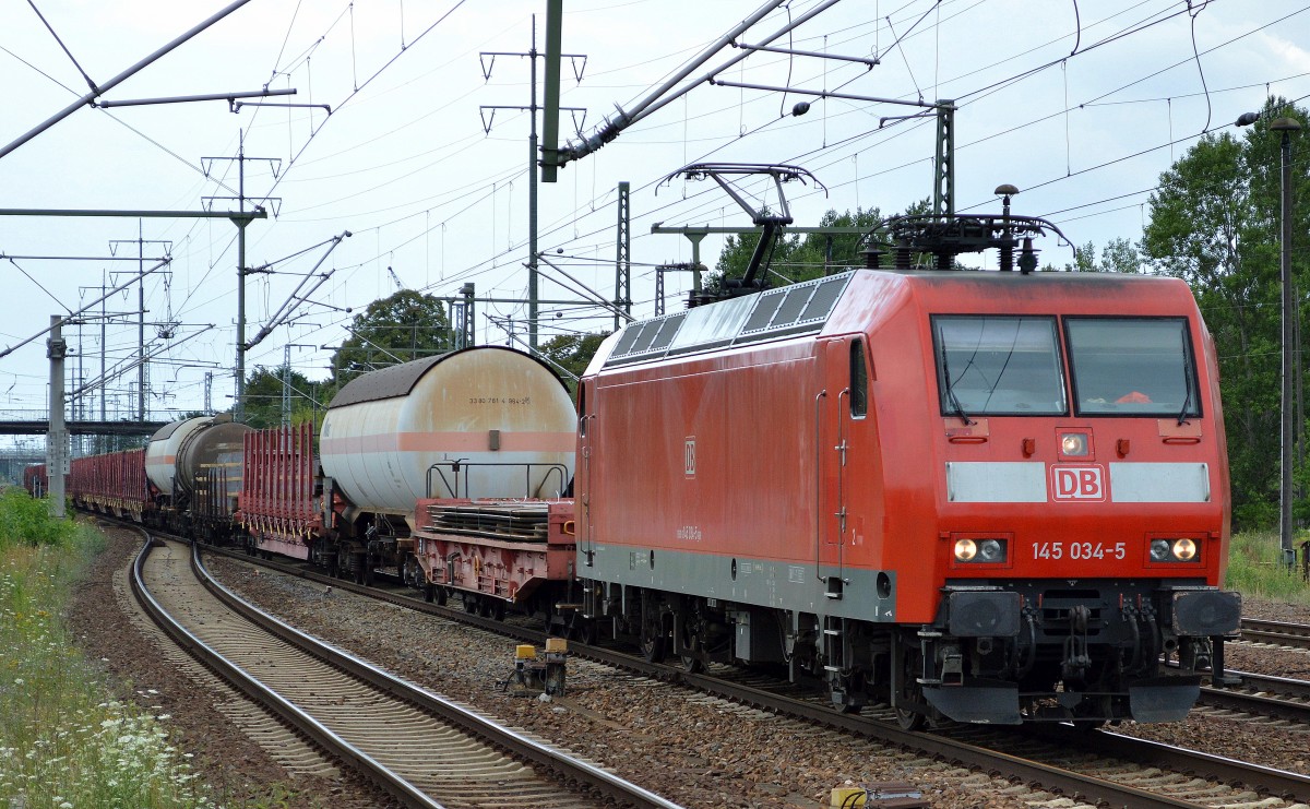 145 034-5 mit einem gemischten Güterzug am 23.07.15 Bhf. Flughafen Berlin-Schönefeld.