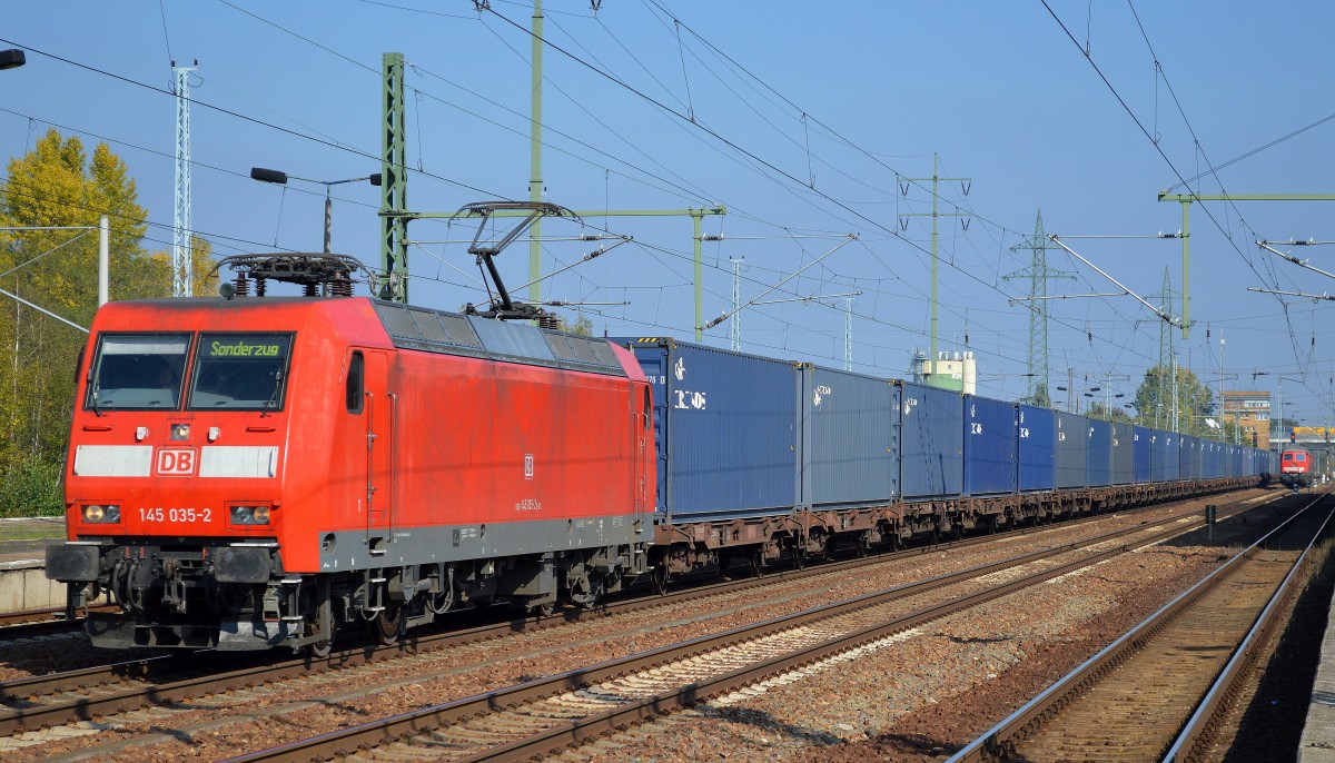 145 035-2 mit Containerzug am 05.10.15 Bhf. Flughafen Berlin-Schönefeld.