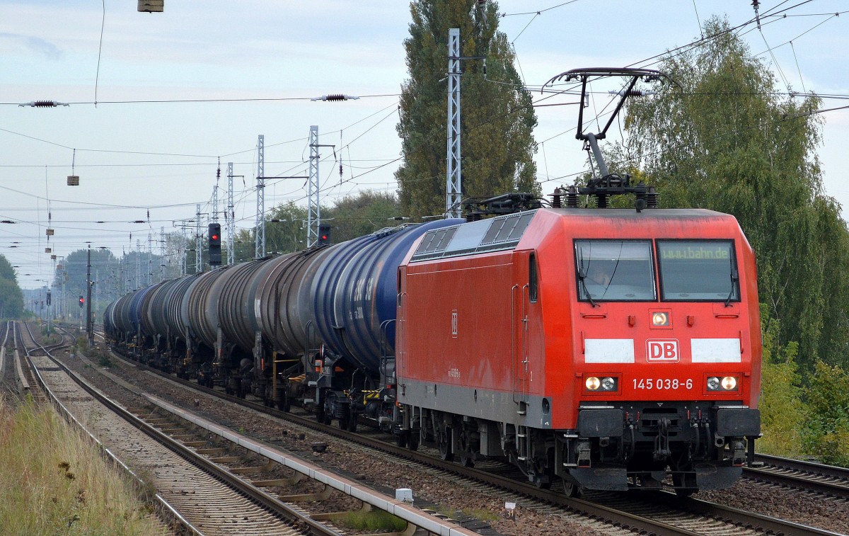 145 038-6 mit Kesselwagenzug am 19.09.14 Berlin-Karow.