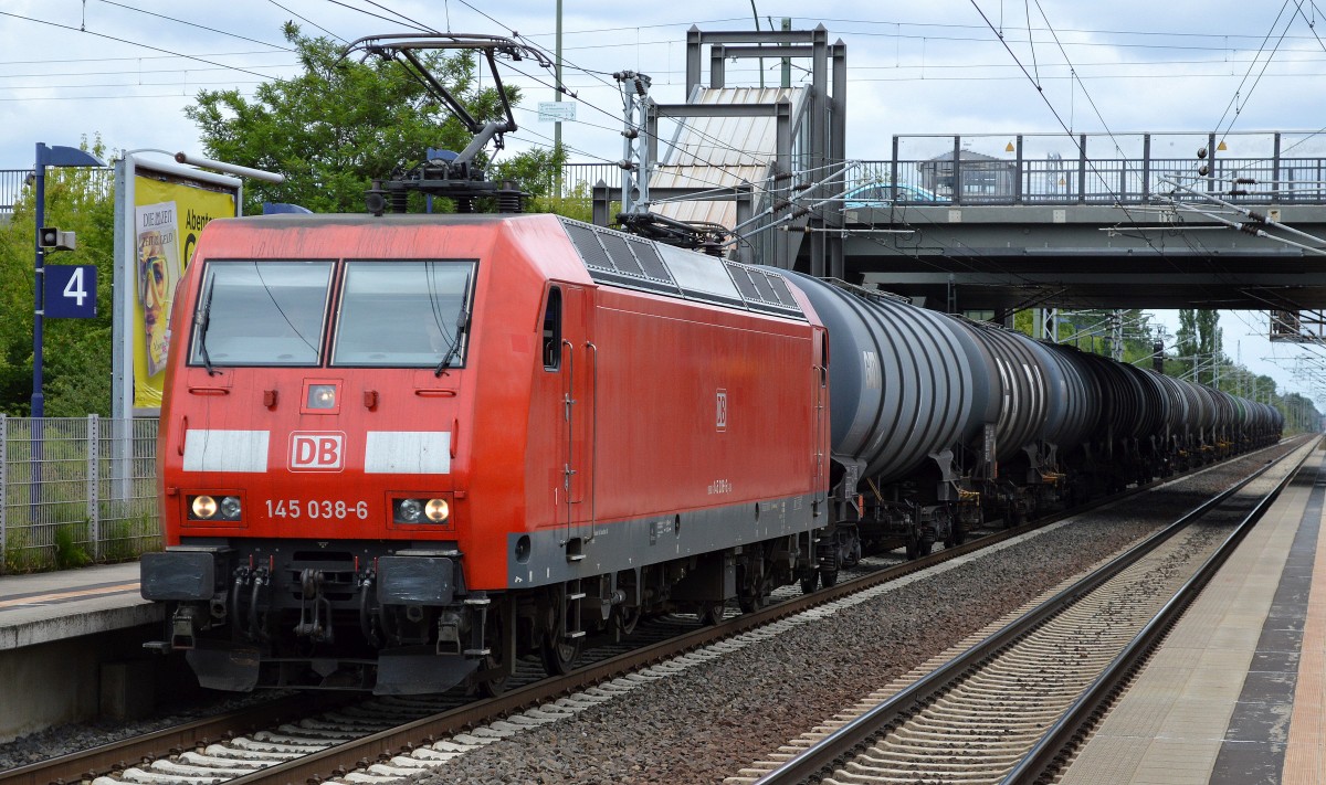 145 038-6 mit Kesselwagenzug am 16.06.15 Bhf. Berlin-Hohenschönhausen.