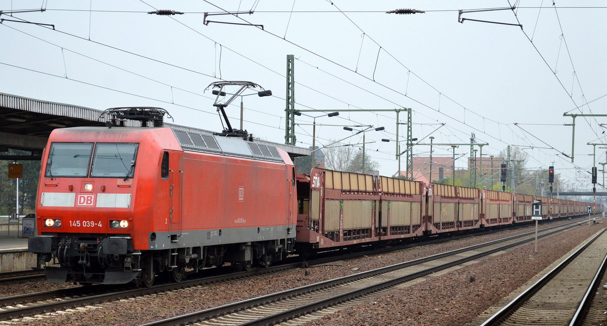 145 039-4 mit PKW-Transportzug (leer) am 04.04.17 Bf. Flughafen Berlin-Schönefeld.