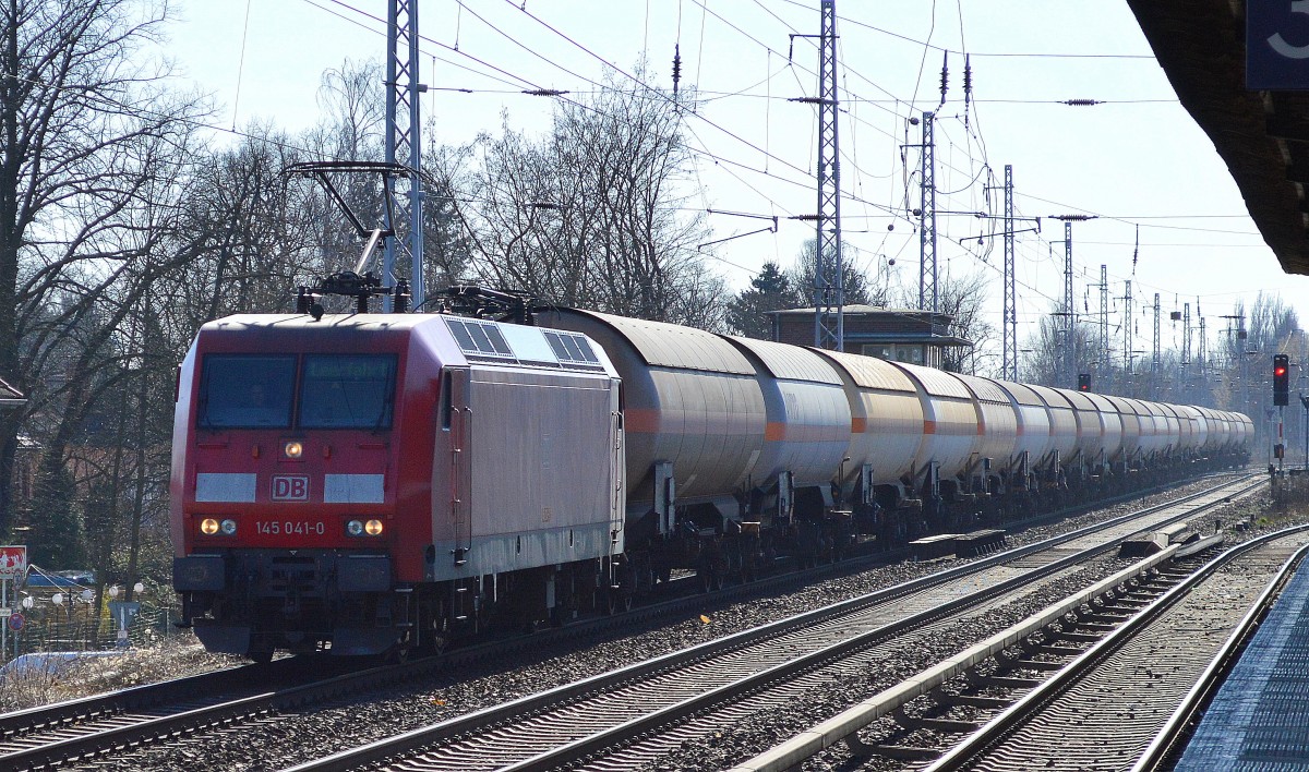 145 041-0 mit Ganzzug Gasdruckkesselwagen (leer) Richtung Schwedt am 18.03.15 Berlin-Karow.