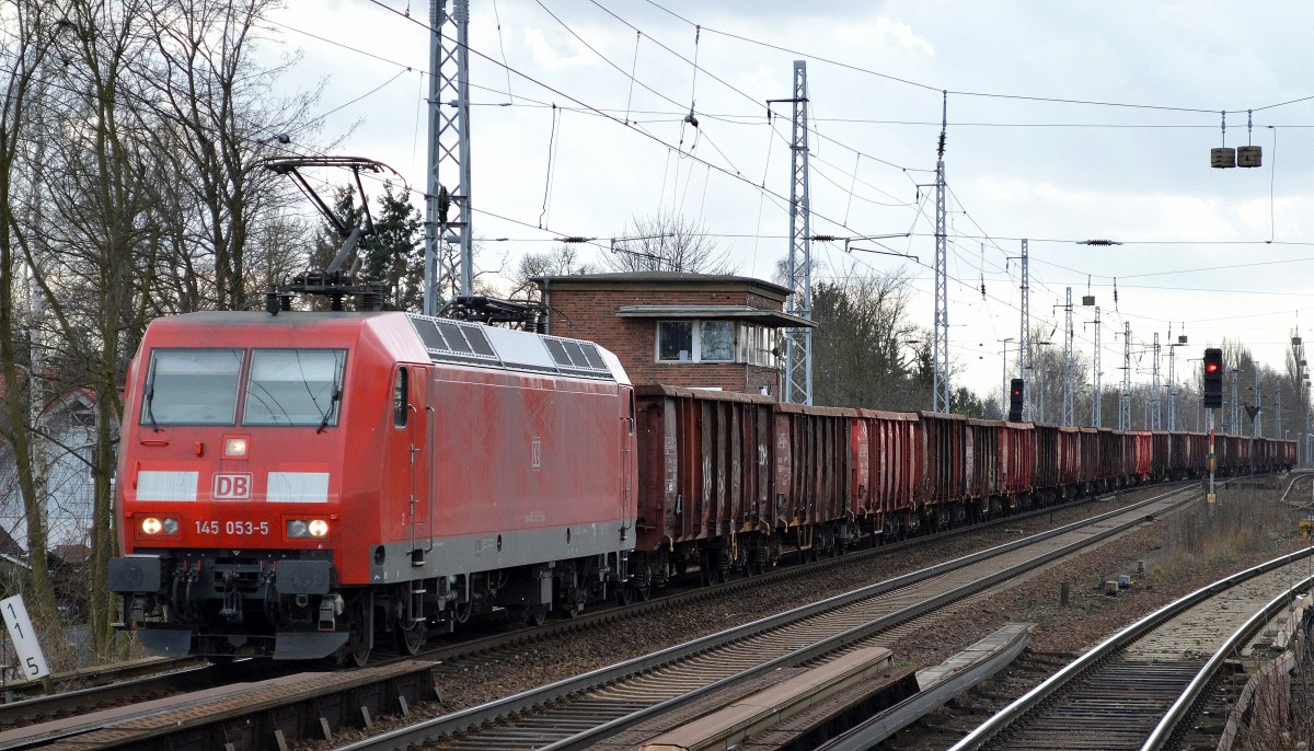 145 053-5 mit Ganzzug offener Güterwagen am 03.3.15 Berlin-Karow.