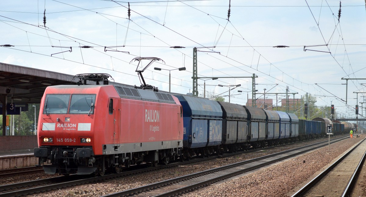 145 059-2 mit einem gemischten Güterzug am 08.04.14 Durchfahrt Bhf. Flughafen Berlin-Schönefeld.