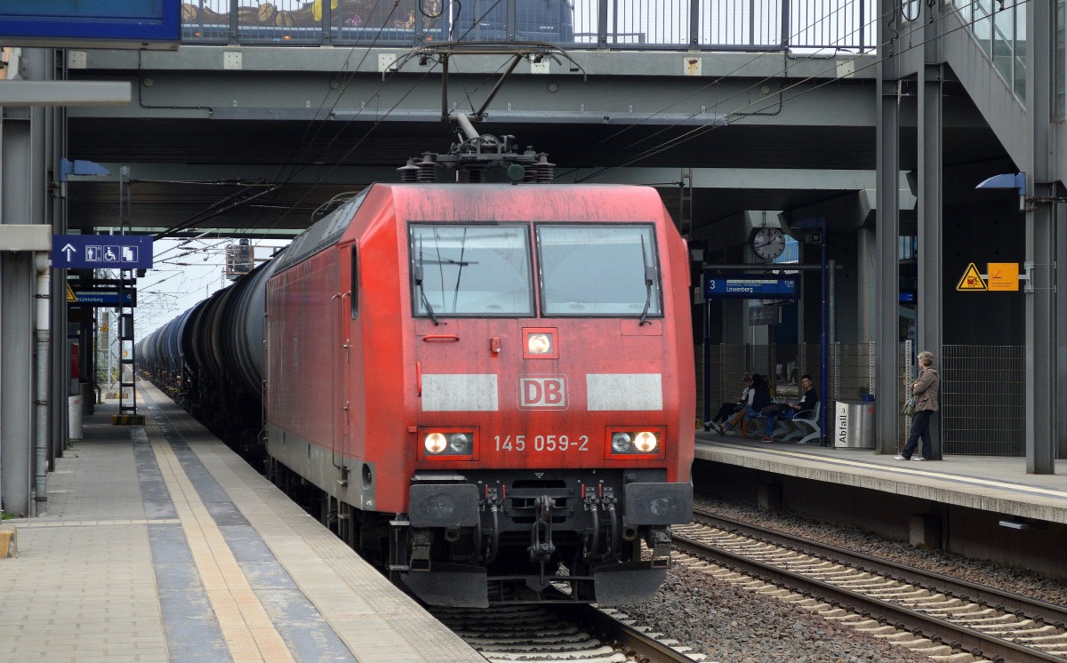 145 059-2 mit Kesselwagenzug am 06.10.15 Berlin-Hohenschönhausen.