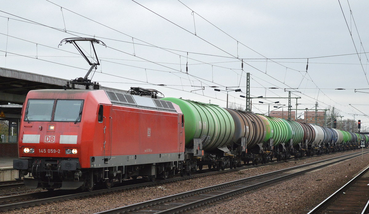 145 059-2 mit Kesselwagenzug (leer) Richtung Stendell am 07.03.17 Bf. Flughafen Berlin-Schönefeld. 