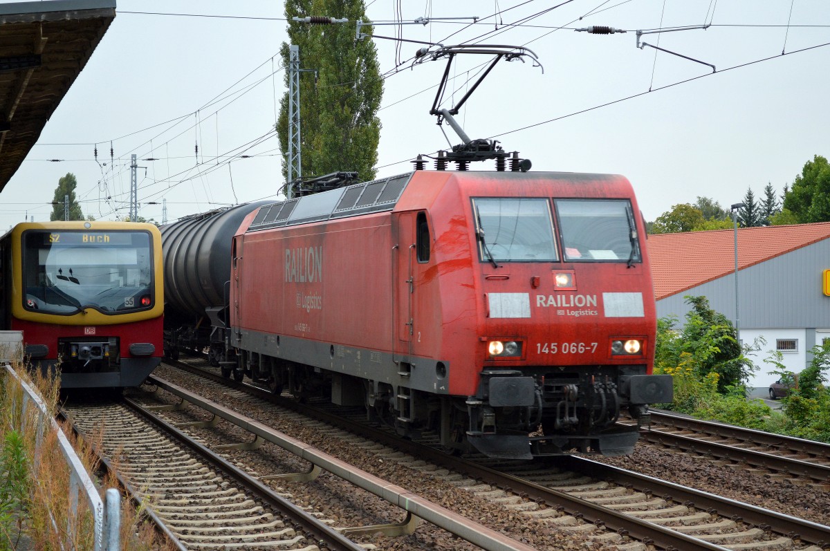 145 066-7 mit Kesselwagenzug am 29.08.14 Berlin-Karow.
