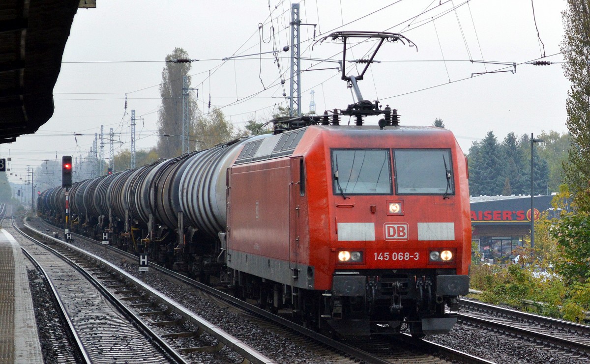 145 068-3 mit Kesselwagenzug am 16.10.14 Berlin-Karow.