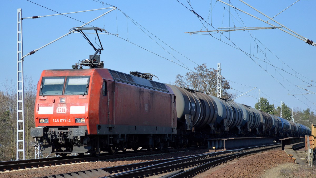 145 077-4 mit Kesselwagenzug am 16.03.16 Berlin-Wuhlheide.