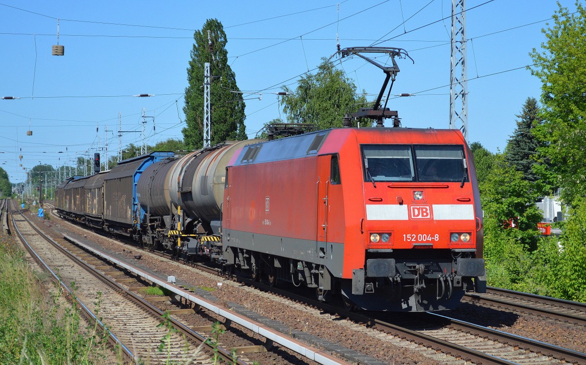 152 004-8 mit Kesselwagenzug am 05.06.15 Berlin-Karow.