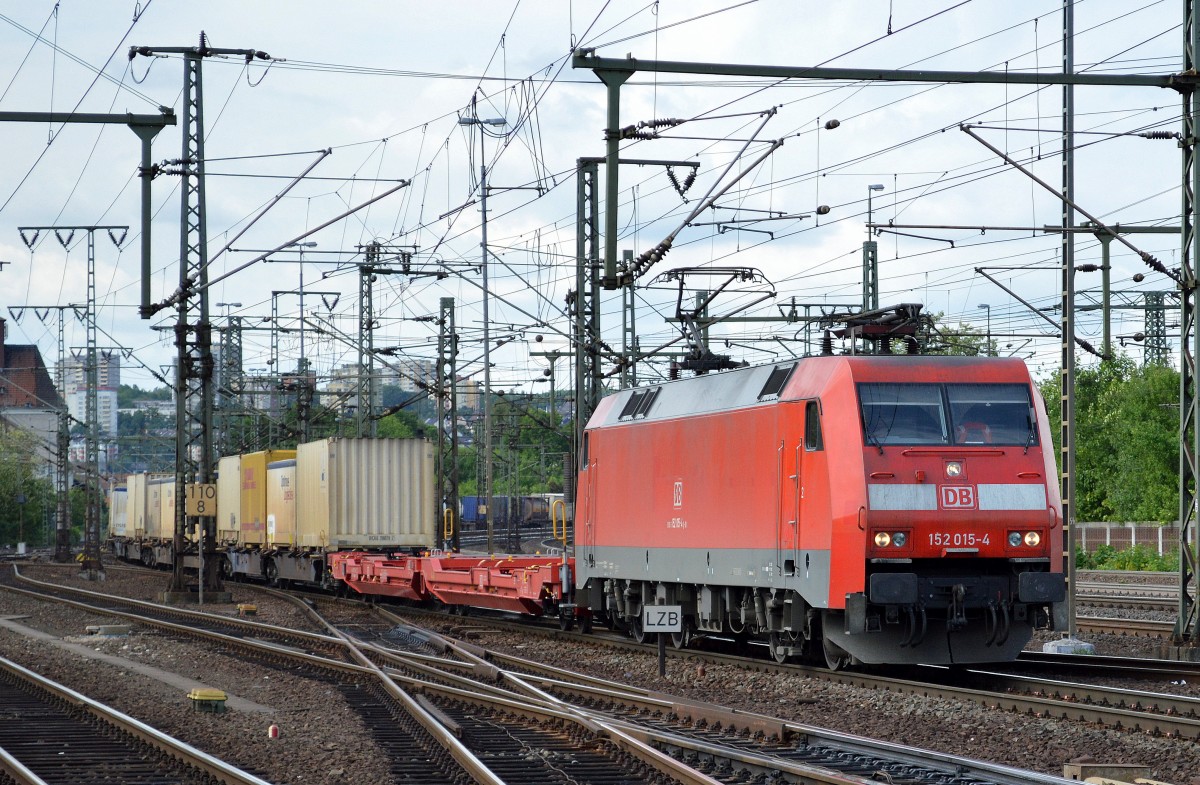 152 015-4 mit Containerzug am 24.05.14 Durchfahrt Bhf. Fulda.