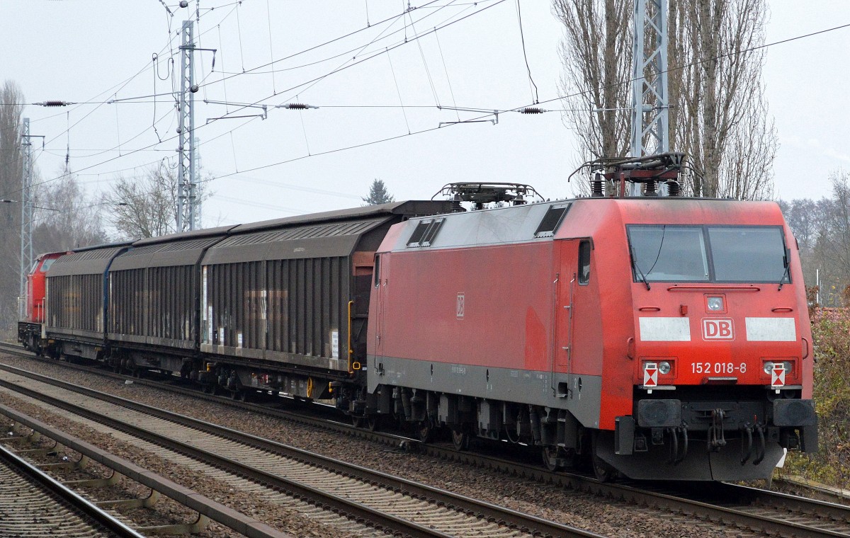 152 018-8 am ende diese Zuges gezogen von 298 329-4 am 03.12.14 berlin-Karow.