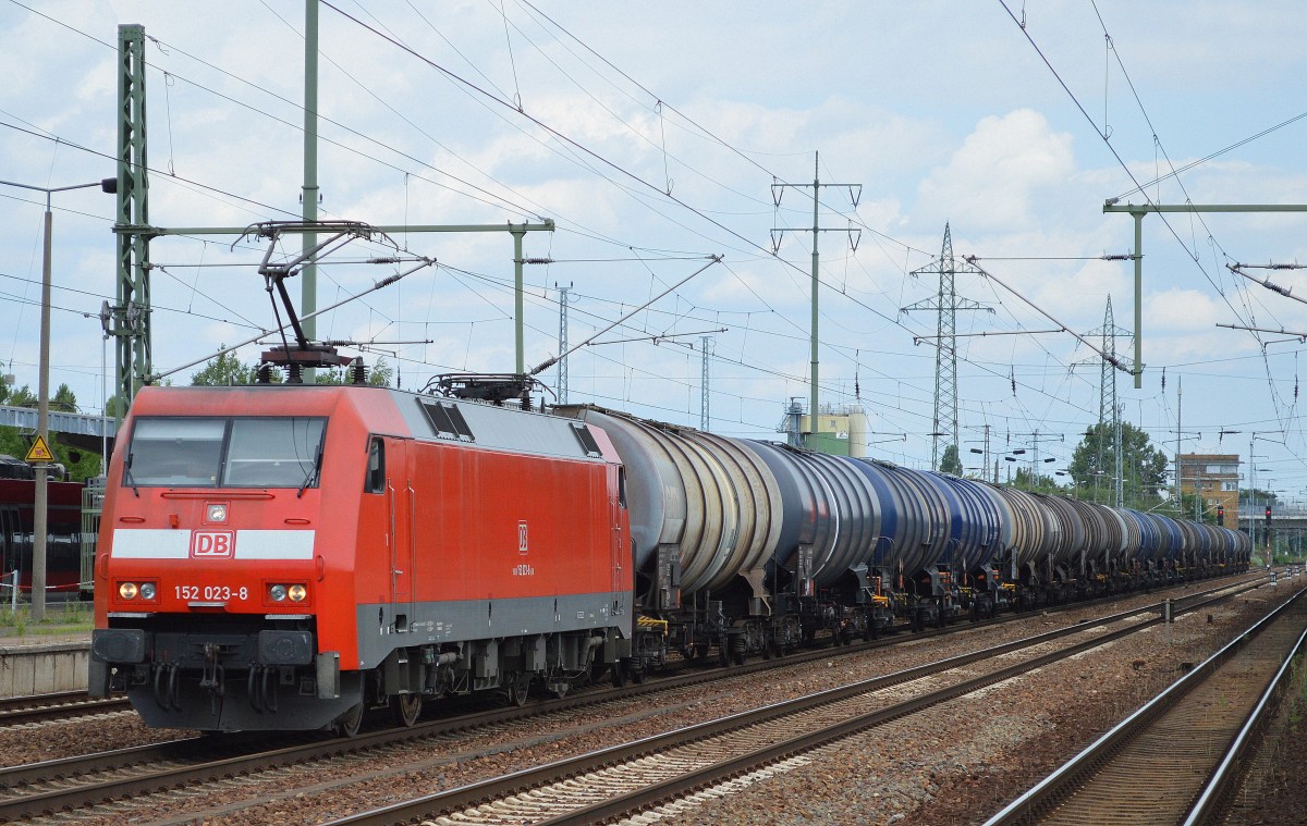 152 023-8 am 23.07.15 Bhf. Flughafen Berlin-Schönefeld.