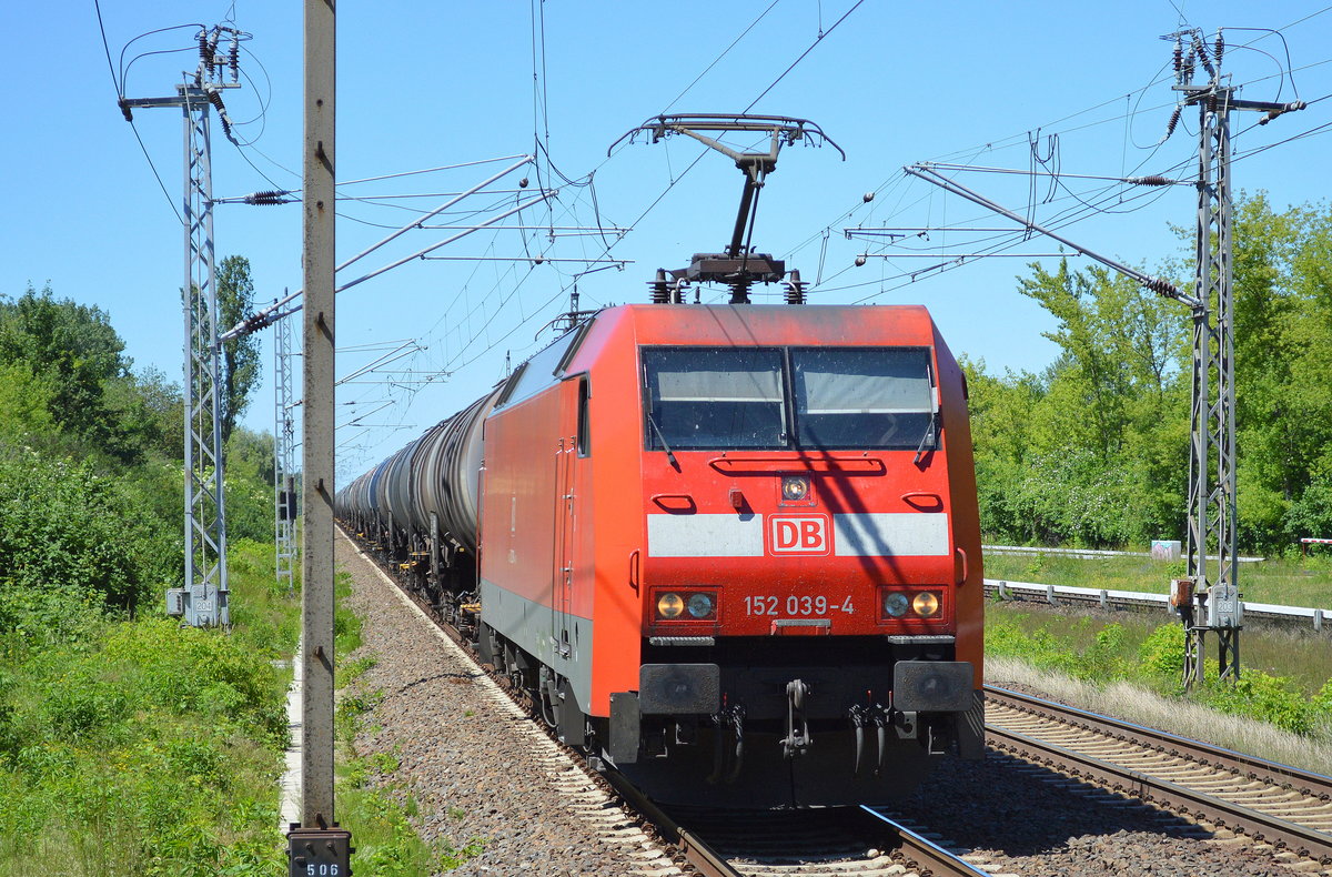 152 039-4 mit Kesselwagenzug am 02.06.17 Bf. Berlin-Hohenschönhausen.