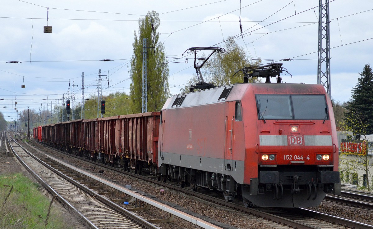 152 044-4 mit Ganzzug offener Güterwagen Richtung Karower Kreuz Berlin, 10.04.14