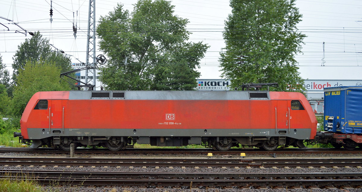 152 058-4 am 25.07.17 mit KLV-Zug (LKW WALTER Trailer) am 25.07.17 Berlin-Springpfuhl.